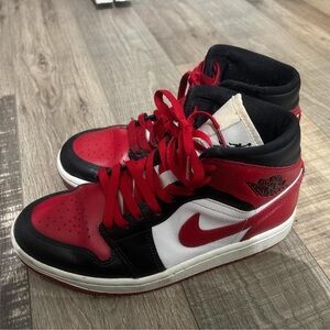 Red and black Air Jordan 1 Mid Alternate bred toe